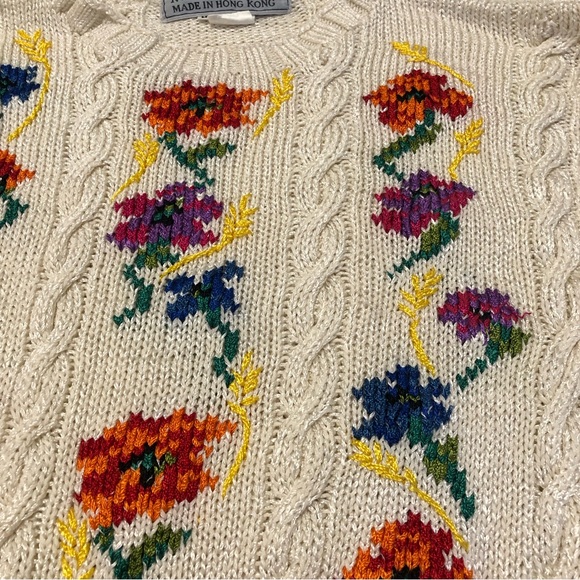 🌸 vtg cable knit sweater with pansies - Picture 5 of 12